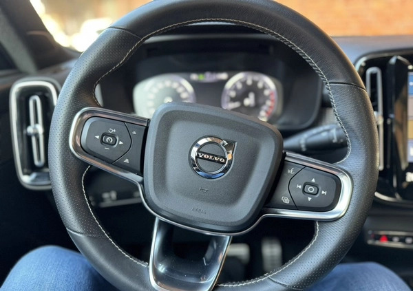 Volvo XC 40 cena 149990 przebieg: 9300, rok produkcji 2021 z Pabianice małe 407